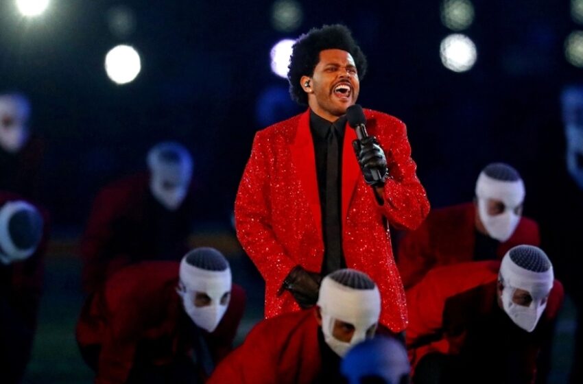  ¿QUEDÓ A DEBER  THE WEEKND EN EL SUPER BOWL?