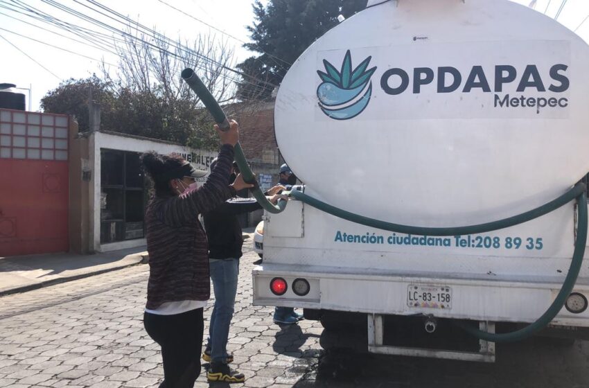  GOBIERNO DE METEPEC APOYA A LA POBLACIÓN DE SAN LORENZO COACALCO CON LA DISTRIBUCIÓN DE AGUA POTABLE