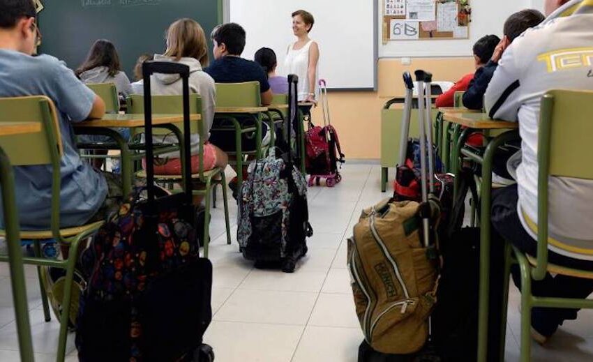  PARA REGRESAR A CLASES MAESTROS Y ADULTOS MAYORES TENDRÁN QUE ESTAR VACUNADOS