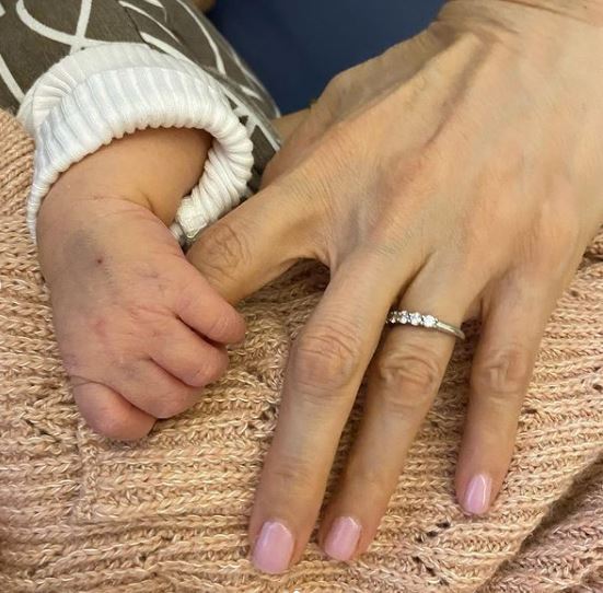  ALEJANDRO FERNÁNDEZ YA ES ABUELO, CAYETANA ES EL NOMBRE DE LA PEQUEÑA.