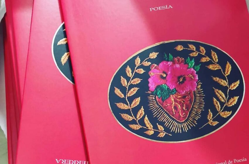  EL POETA JORGE CONTRERAS PRESENTA SU LIBRO HOJARASCA