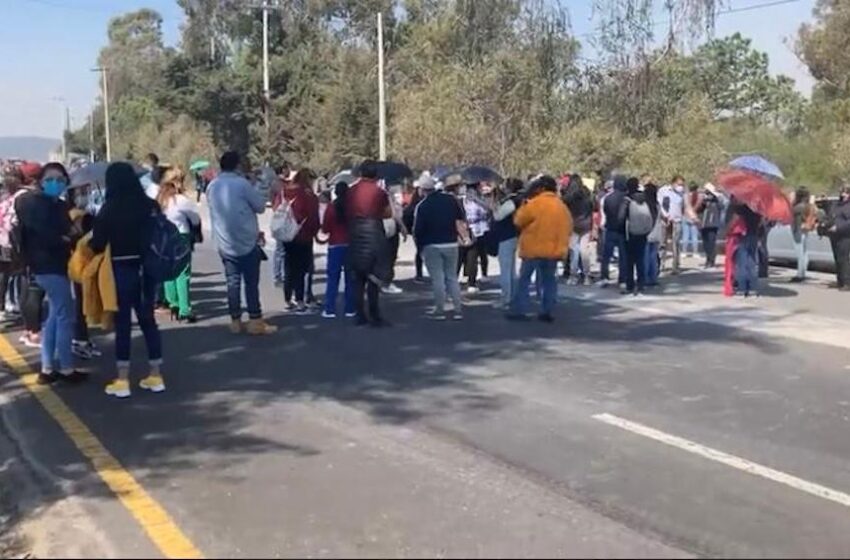  MÉDICOS PRIVADOS CIERRAN LA TOLUCA-TENANGO SOLICITAN SER VACUNADOS CONTRA COVID-19