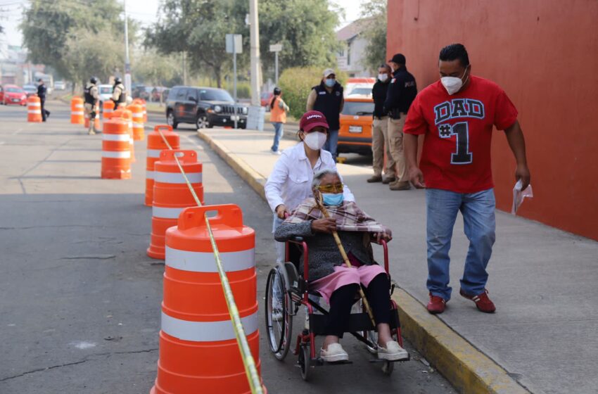   ADULTOS MAYORES DE METEPEC YA ESTÁN VACUNADOS CONTRA EL COVID-19