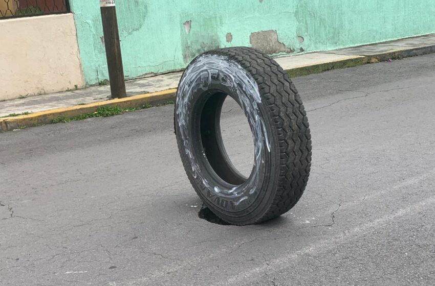  ALERTAN VECINOS DE FORMACIÓN DE SOCAVÓN EN LA DELEGACIÓN SÁNCHEZ