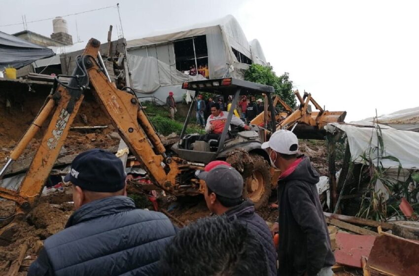  MUEREN CUATRO PERSONAS AL DERRUMBARSE SU VIVIENDA EN VILLA GUERRERO