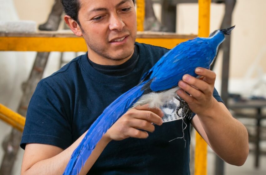  ARTISTA PLÁSTICO EGRESADO DE LA UAEMÉX RECREA ANIMALES DE LA PREHISTORIA