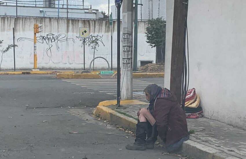  VECINOS SOLICITAN APOYO PARA ADULTO MAYOR EN SITUACIÓN DE CALLE
