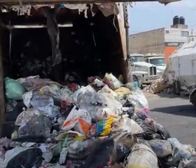  CON TONELADAS DE BASURA BLOQUEAN LA CARRETERA TOLUCA-NAUCALPAN