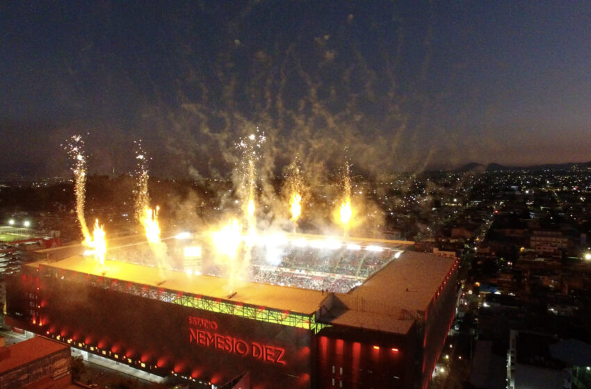  FELIZ CUMPLEAÑOS AL ESTADIO NEMESIO DIEZ