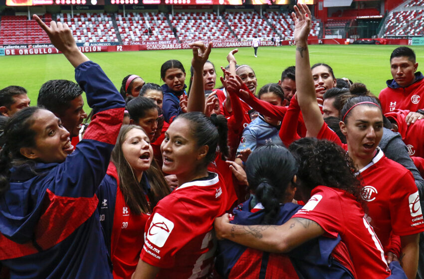  EN CASA, LAS DIABLAS MANDAN