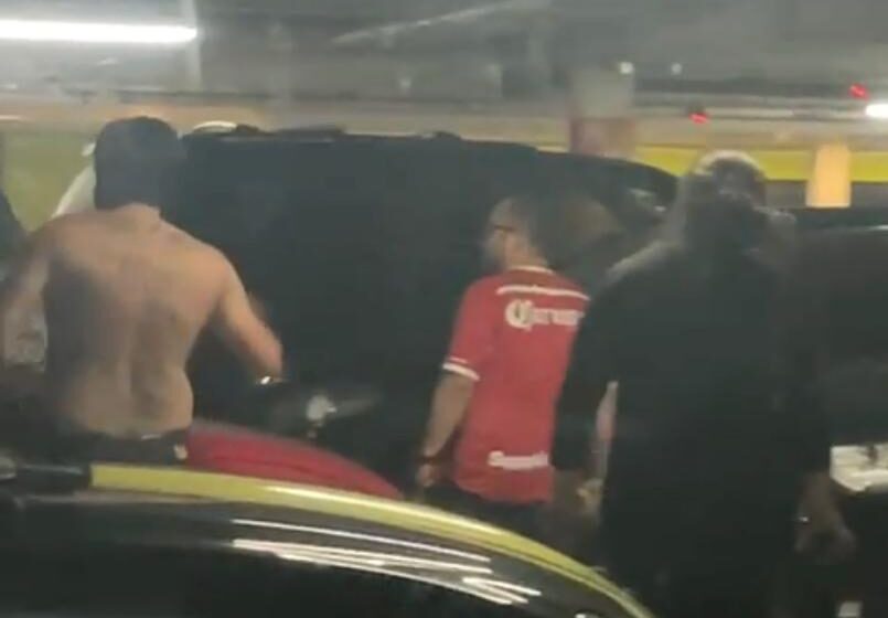  MUJER DISPARA ARMA EN CENTRO COMERCIAL DE METEPEC