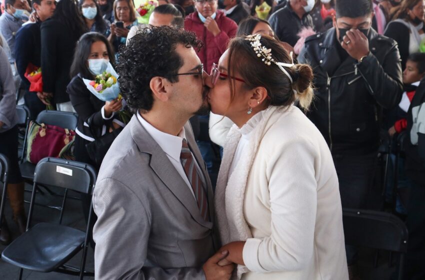  SE DAN EL SI 132 PAREJAS EN BODA MASIVA EN TOLUCA