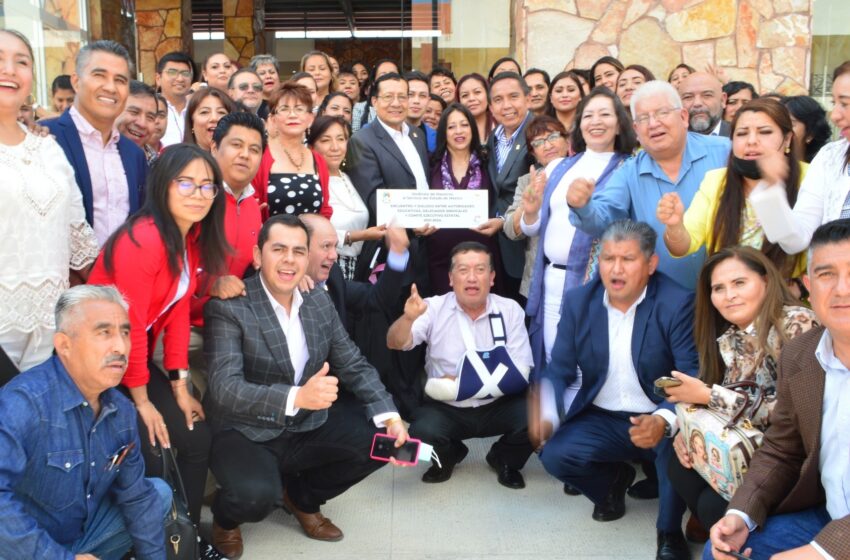  BUEN ANFITRIÓN EL SECRETARIO GENERAL DEL SMSEM MARCO AURELIO CARBAJAL