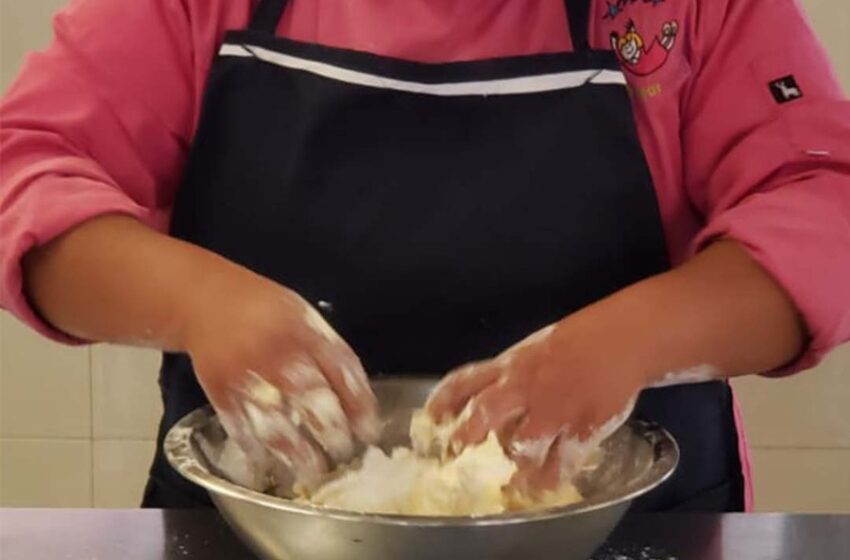  CON  VENTA DE ALFAJORES APOYAN A MENORES ALBERGADOS EN CASA HOGAR