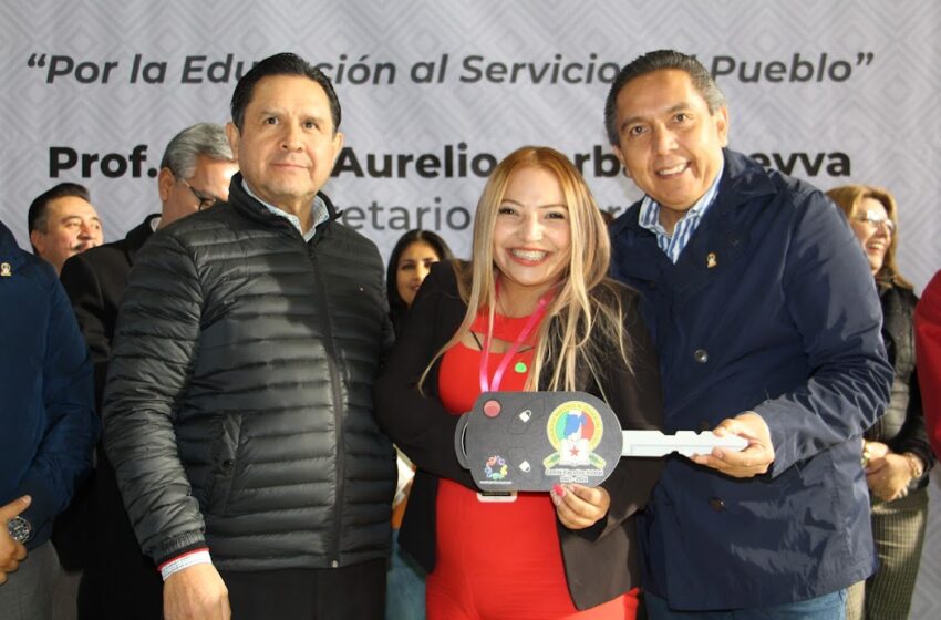  MAESTROS SUERTUDOS ESTRENAN AUTO DEL AÑO