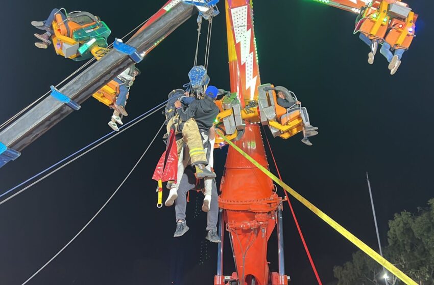  QUE SUSTO 24 PERSONAS QUEDAN SUSPENDIDAS EN JUEGO MECÁNICO QUE SE TRABÓ EN FERIA DE SAN ISIDRO METEPEC