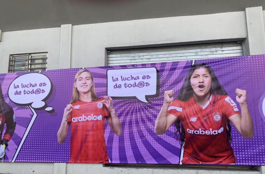  BLINDAN EDIFICIOS ANTE MARCHA DE MUJERES