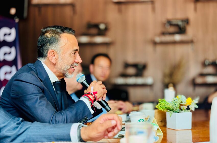  ESPALDARAZO DE EMPRESARIOS DE METEPEC A FERNANDO FLORES
