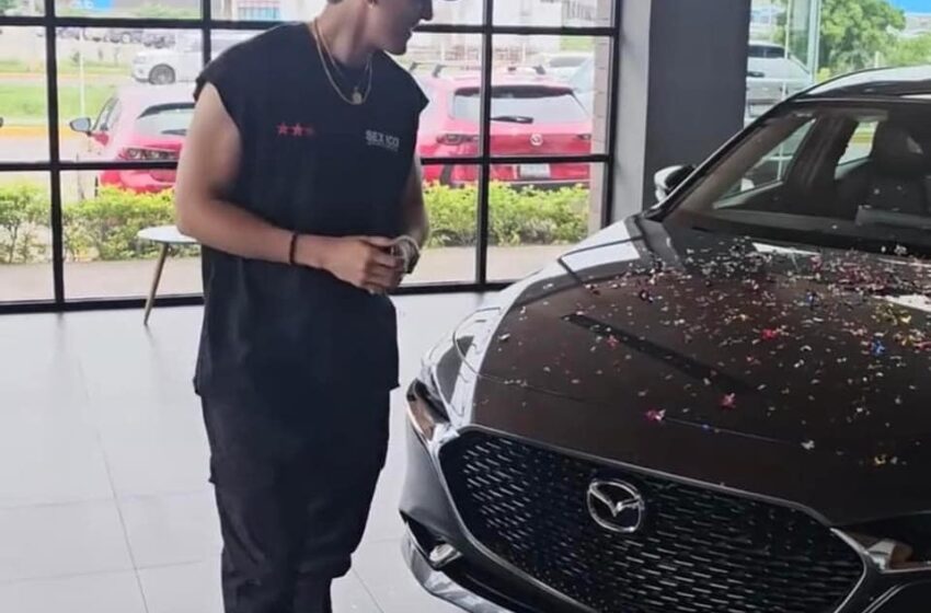  RECIBIÓ MEDALLISTA OLÍMPICO MARCO VERDE AUTO DE MAZDA MÉXICO