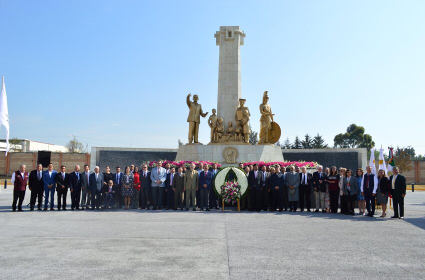  RECONOCE SMSEM LA LABOR DOCENTE CON GUARDIA DE HONOR POR EL DÍA DEL MAESTRO