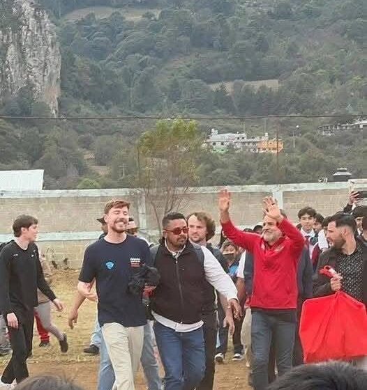  Sorpresiva visita de MrBeast y Eugenio Derbez causa revuelo en Almoloya de Alquisiras