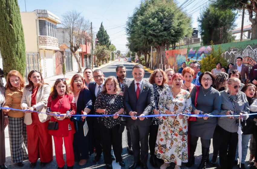  ENTREGA ALCALDE DE METEPEC OBRA DE REENCARPETADO DE LA CALLE MANZANA EN IZCALLI CUAUHTÉMOC V