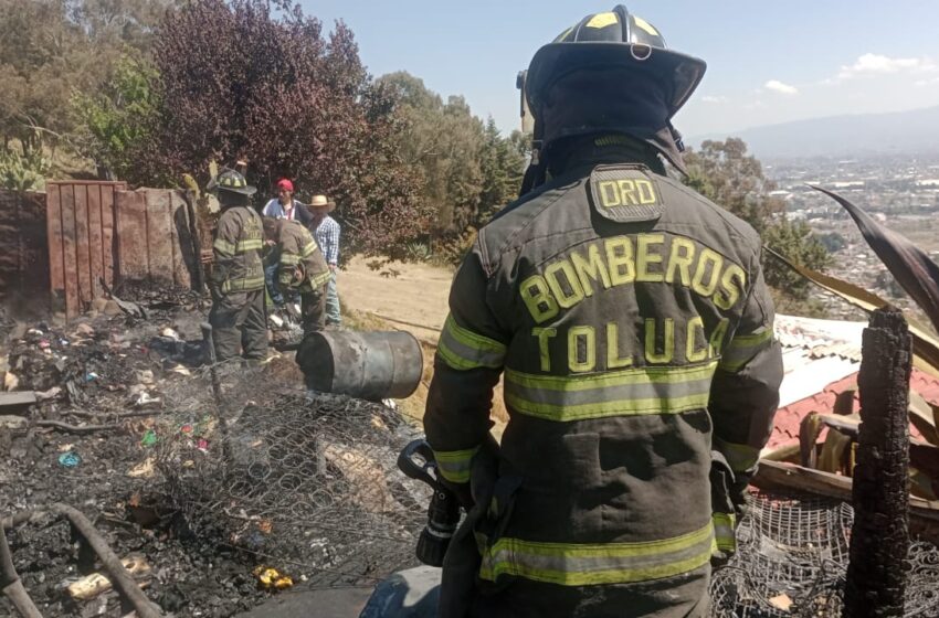  Incendio consume vivienda en Toluca; hay cuatro personas lesionadas