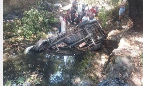  CAMIONETA CON PEREGRINOS VUELCA EN LA CARRETERA SANTIAGO-CHALMA Y DEJA DIEZ LESIONADOS