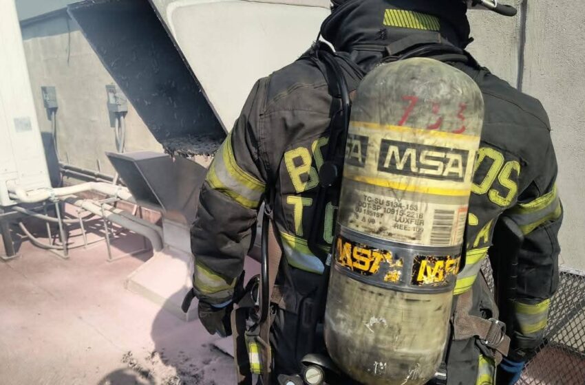  Controlan cuerpos de emergencia de Toluca conato de incendio en Plaza El Molino