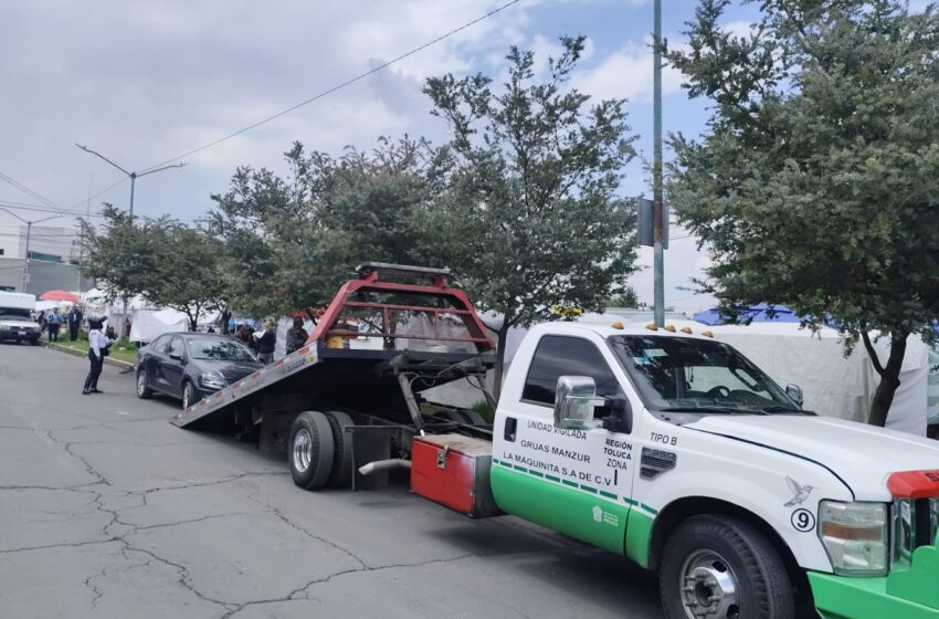  ¡Ojo automovilistas! Toluca no perdonará autos obstruyendo calles y rampas