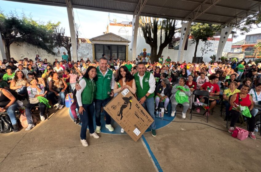  Con concierto, televisores y electrodomésticos, celebra Héctor García a más de cinco mil madres del Distrito VII