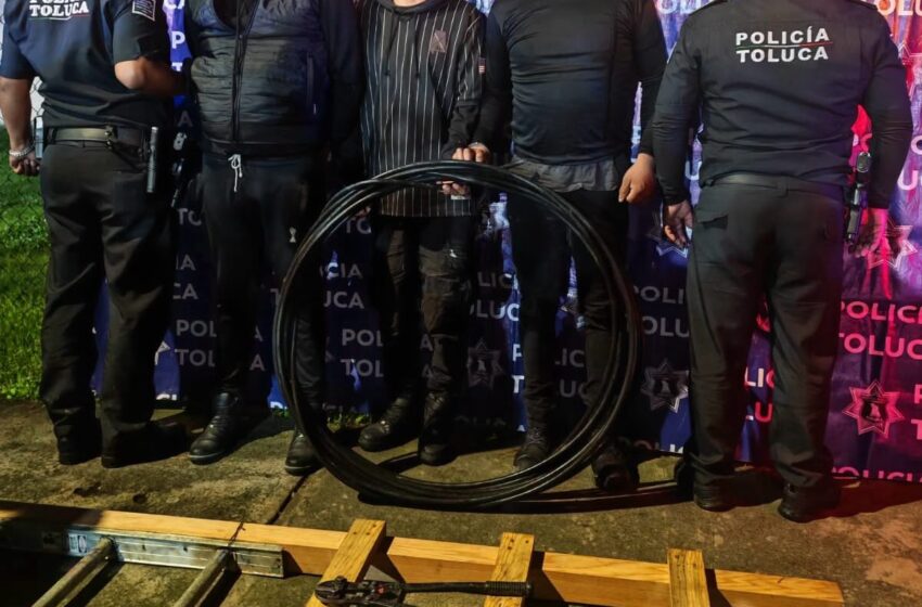  Detiene Policía de Toluca a tres hombres por robo de cable a vías del Tren Interurbano