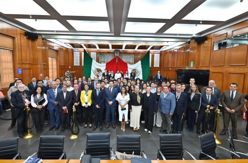  Ruth Salinas promueve diálogo sobre la reforma universitaria