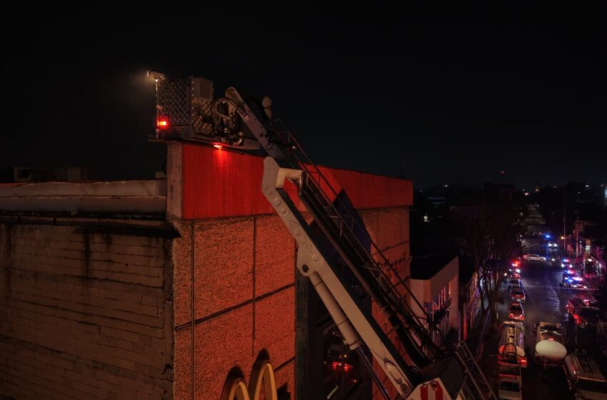  CONTROLAN INCENDIO EN NEGOCIO DEL CENTRO DE TOLUCA; EVACÚAN A 200 PERSONAS